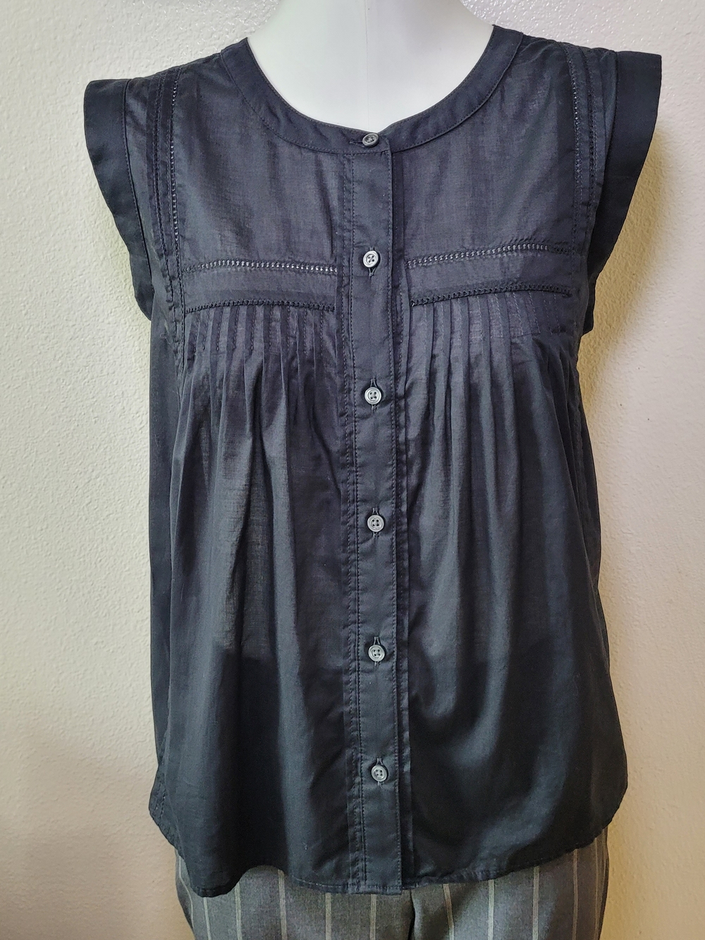 Banana Republic Black Picot Sleeveless Button-Front Pintuck Top - Picture 2 of 11